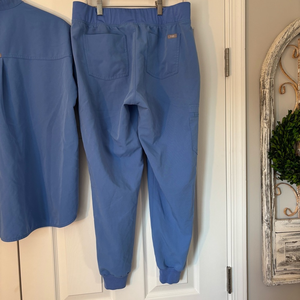 FIGS Ceil Blue Scrub Set M Rafaella Top High Waisted Zamora Joggers M/P Short - Picture 7 of 8